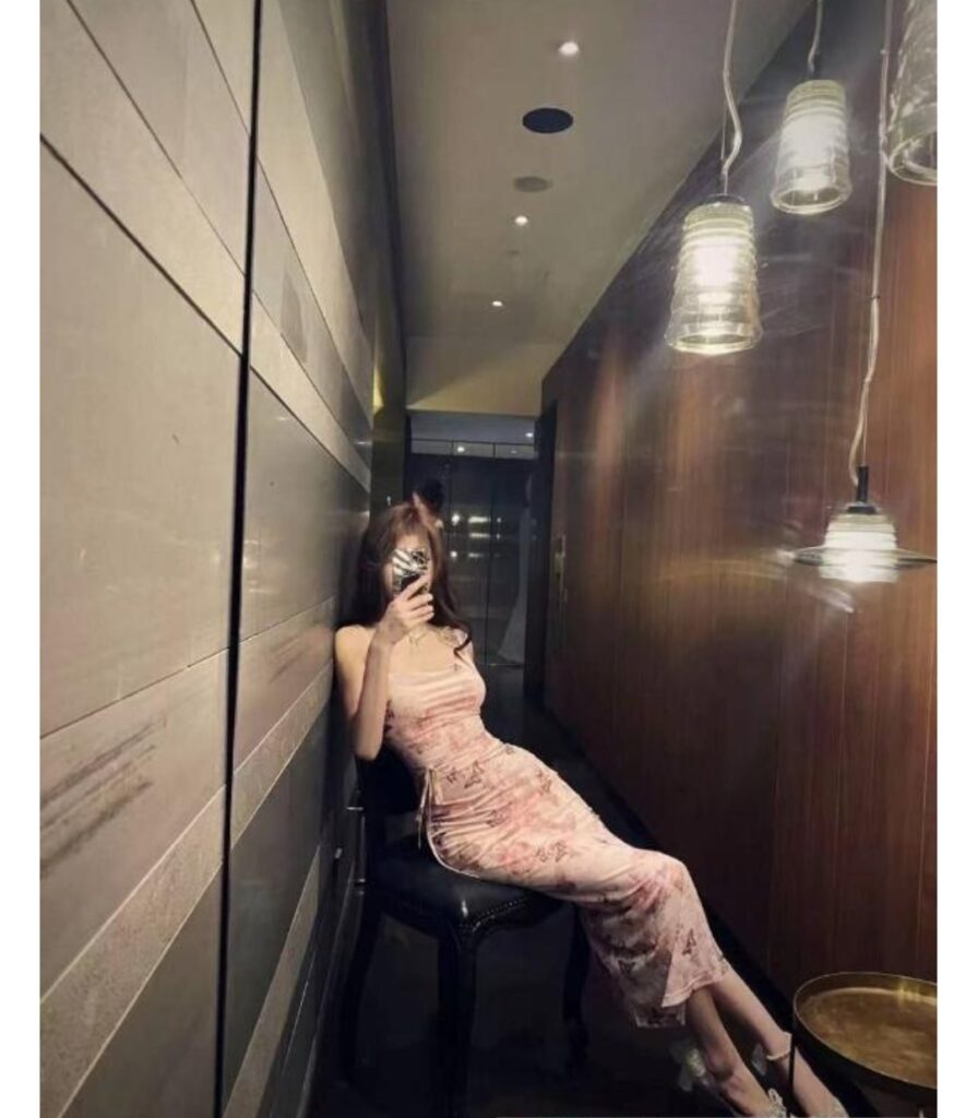 图片[2]-纯欲风性感文艺小妹-牛牛资源库