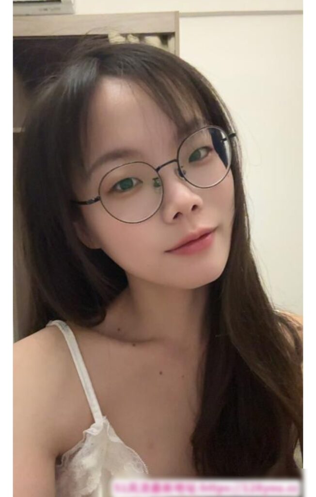 图片[2]-眼镜妹兼职诗诗-牛牛资源库