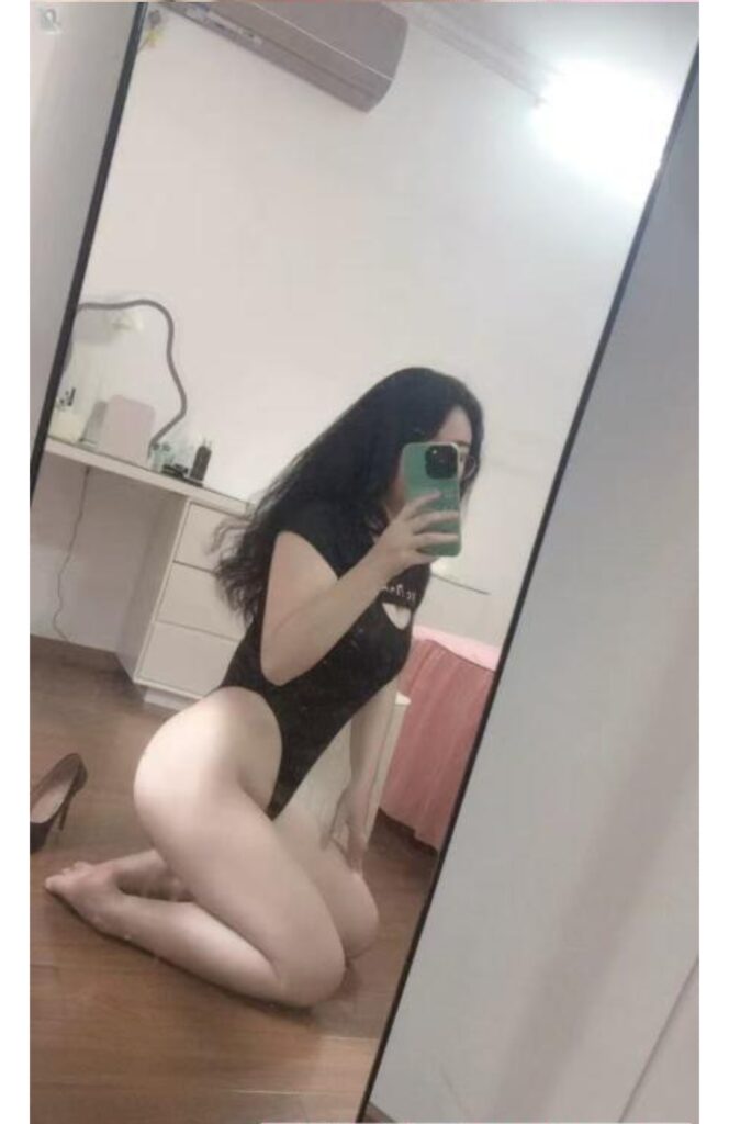 图片[2]-浦东连体衣眼镜女-牛牛资源库