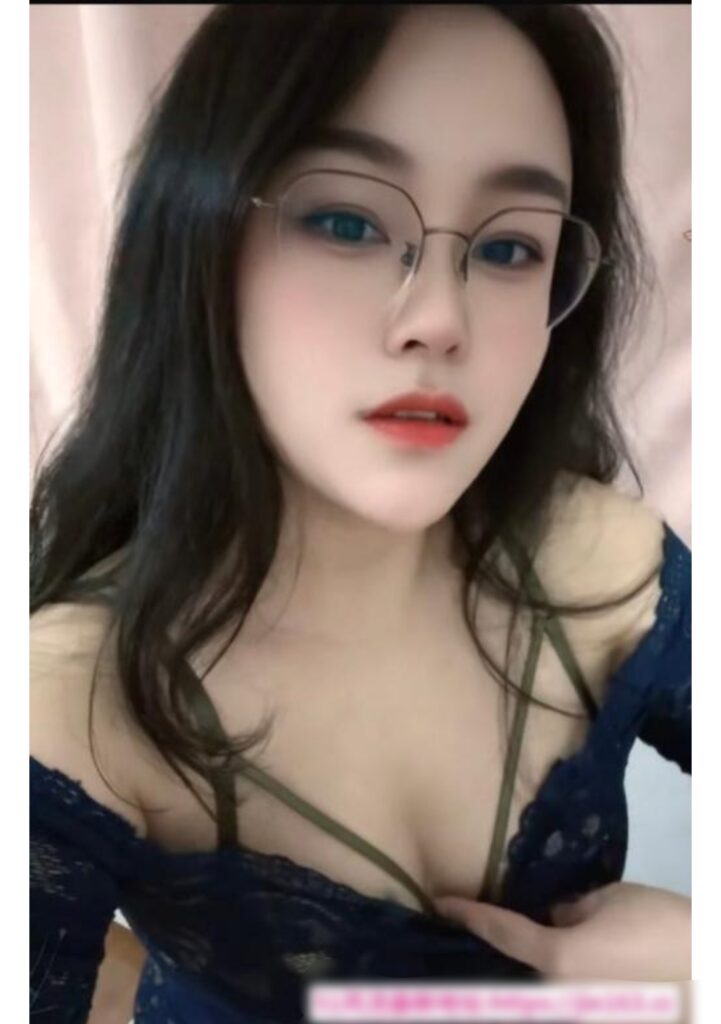 浦东吊钟乳眼镜妹-牛牛资源库